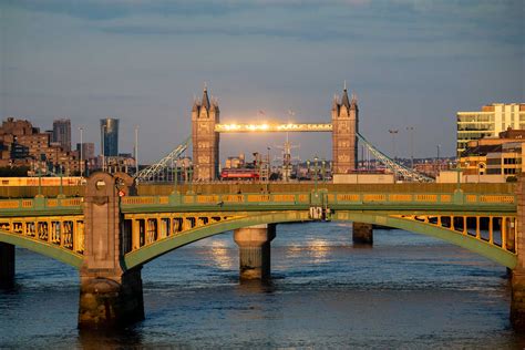 famous bridges in london